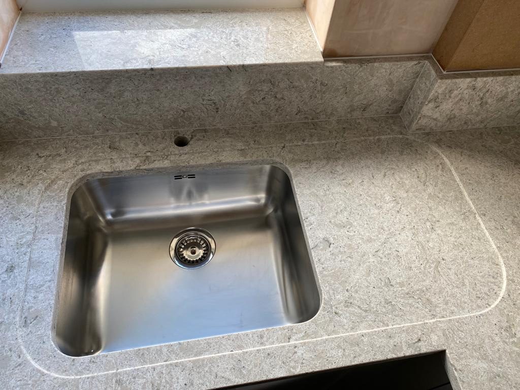 Sink with recess drainers